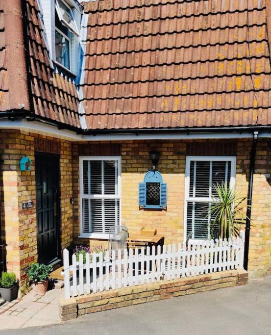 May Cottage - Heart Of Vibrant Village & 10 Mins Walk To Beach Milford on Sea Exterior foto