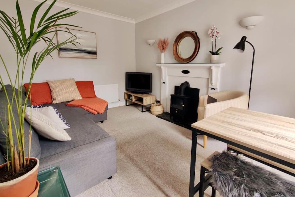 May Cottage - Heart Of Vibrant Village & 10 Mins Walk To Beach Milford on Sea Exterior foto