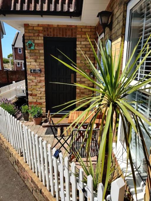 May Cottage - Heart Of Vibrant Village & 10 Mins Walk To Beach Milford on Sea Exterior foto