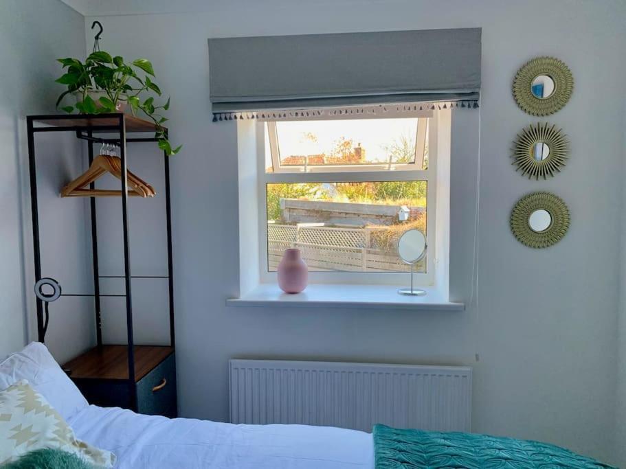 May Cottage - Heart Of Vibrant Village & 10 Mins Walk To Beach Milford on Sea Exterior foto